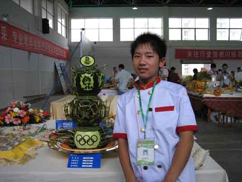 石家庄旅游学校烹饪聂立强(五福奥运西瓜灯)获07全国烹饪大赛金奖 石家庄旅游学校烹饪聂立强(五福奥运西瓜灯)获07全国烹饪大赛金奖