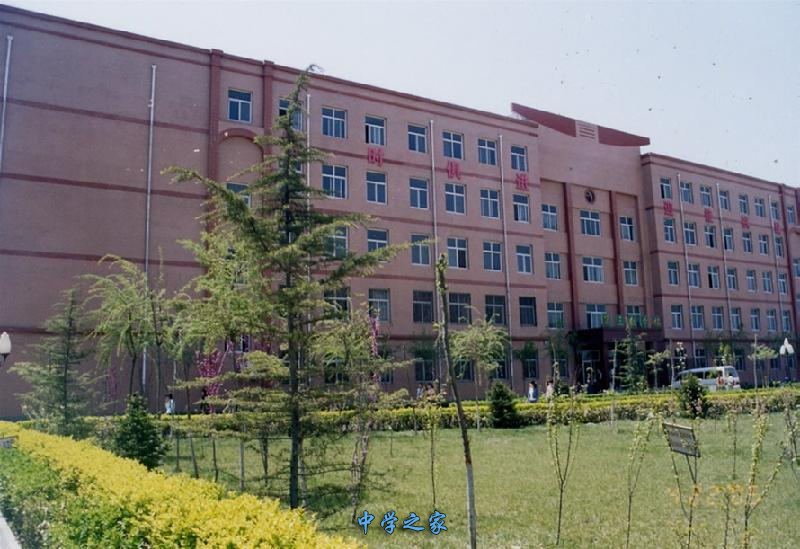 广元市利州技工学校校园一角