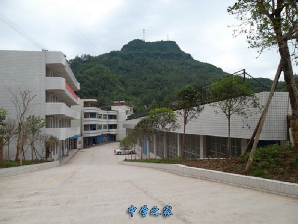 四川省通江县职业高级中学校园一景