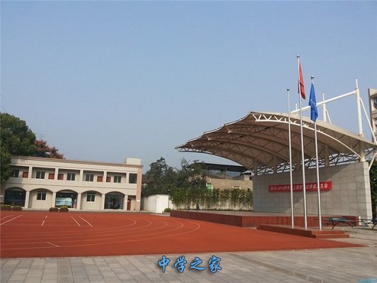 学校旗台