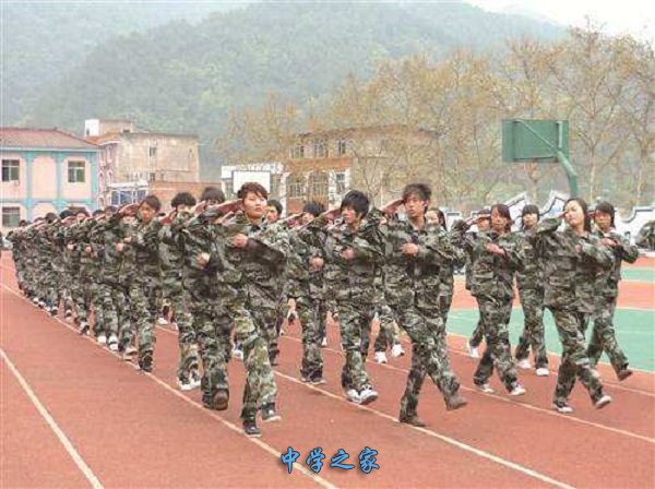 学校军训