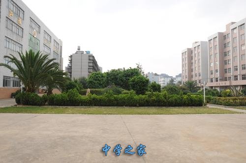 云南新华计算机中等专业学校